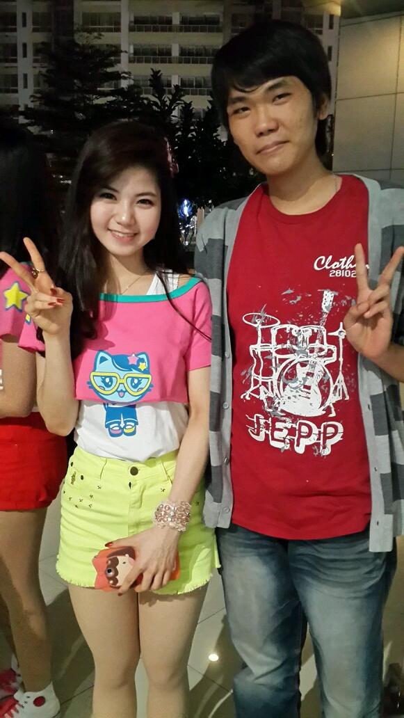 W/ <a href="/johanagabriella/">Johana Gabriella</a> one of <a href="/vanilla_indo/">Vanilla OFFICIAL</a> :D, minta follback yaa jo :D thanksss