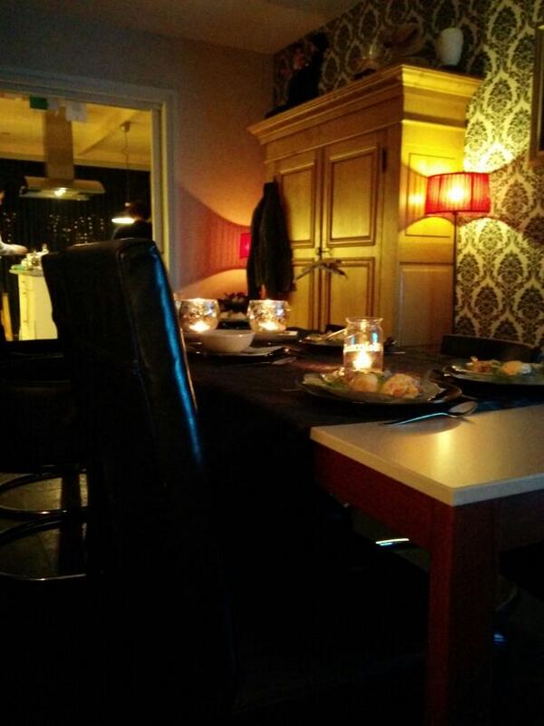Mariavanloosen's tweet image. Kerst dinner met de fam van Loosen! #gezeh #vollan #bikken