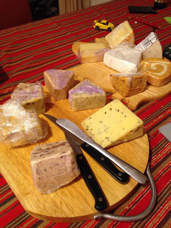 JennyWatson88's tweet photo. May have gone a little overboard with the cheese!! ... http://t.co/SPP1KhdlET