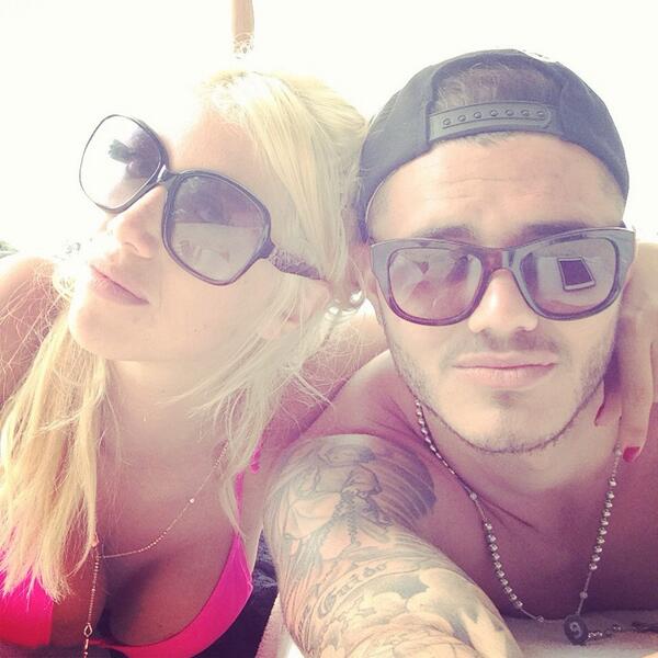 MauroIcardi's tweet photo. @wanditanara ♥️AUGURIIIII 🎅🎄👌 http://t.co/A6BnYfWoP9