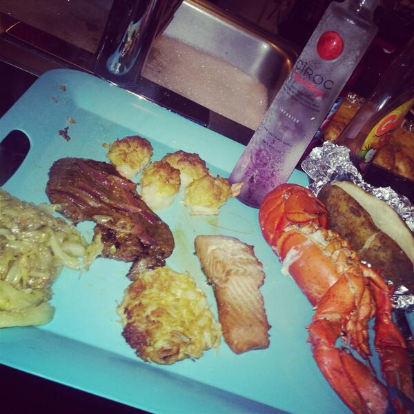 CheeseDat's tweet image. Eating Like A King 😏