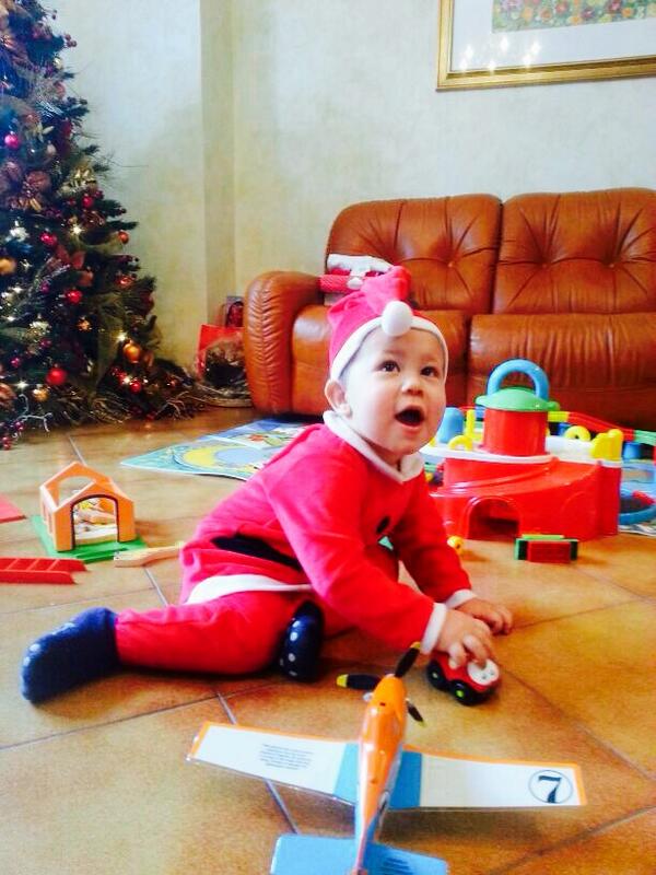 Il mio Natale è stato fargli un regalo e vederlo sorridere mentre gioca sereno #amoredimadri #perfortunachecisei