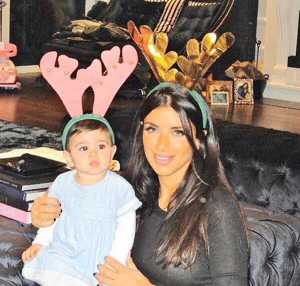 Lia está crescendo muito rápido, olha como já está grande *---*