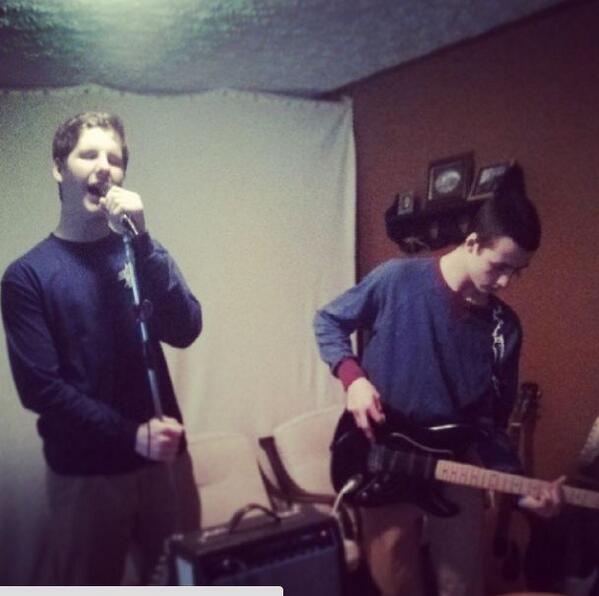 NextDoorFavor's tweet photo. Just another jamming session - Josh http://t.co/rzEsb2Z5zX