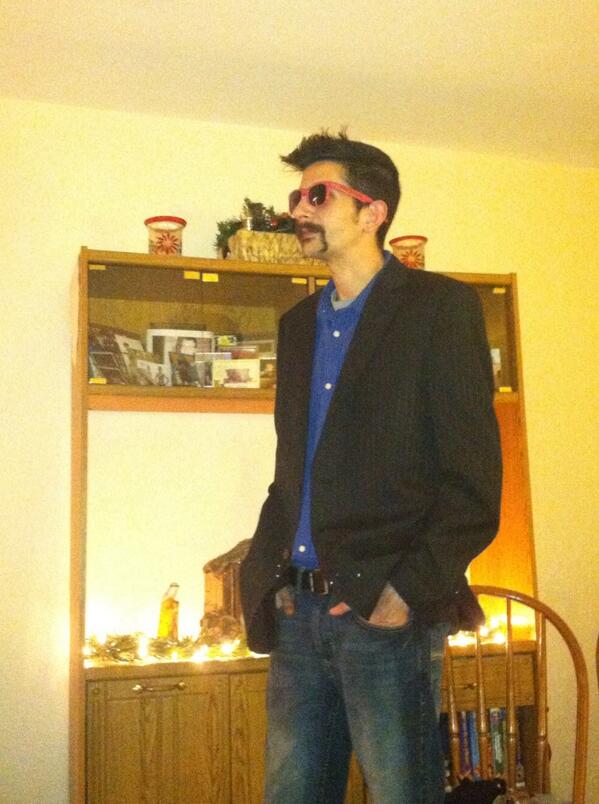 Beandon_'s tweet photo. @krew4life617 #SuitJacketSwag http://t.co/gcVEQoFhpC