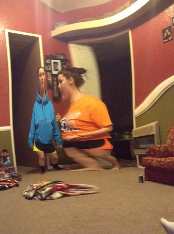 ComMelonie's tweet photo. Lmao @HallLeighann http://t.co/NY1wL876LR