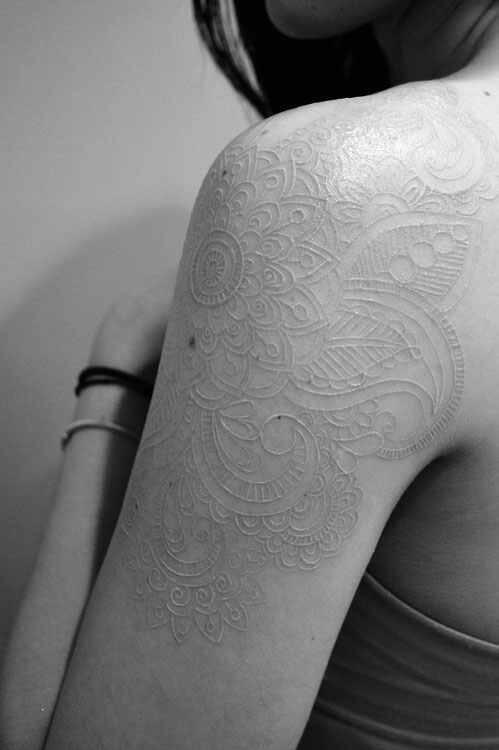 ghea_barker's tweet photo. Pengen RT"@TATTOOPlCS: white ink http://t.co/hdKSmi0kMS"