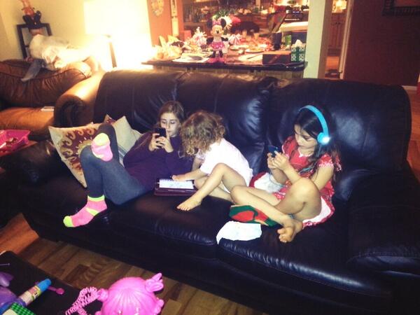 RyErbe's tweet image. 13 yr old, iPhone 5s. 7 yr old, beats headphones and iPod touch. 2 yr old, iPad. What? #WizKids #TechSanta #MerryXmas