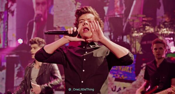 _OneLittleThing's tweet photo. @trueharryskiss a lovely chat hahaha - A gift for you (: http://t.co/Ac02wR0umU