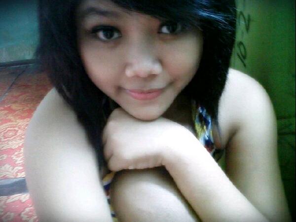 Kimcilmalang's tweet photo. Temen sekelas #bisyar #booking #kimcil #RealAva #bispak http://t.co/VNbMsngscf