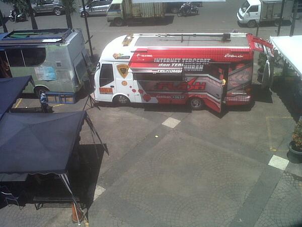 MikoMallKopoBDG's tweet image. “@toserbamucorp: #BNFC_ID @1015DAHLIAFM: SIM service mobile &amp;amp;amp; @1015DAHLIAFM today at @MikoMallKopoBDG @KopoBDG http://t.co/yEx91uDpnd”