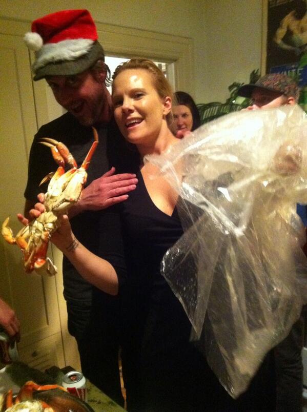 ti_e's tweet photo. i love my friends with crabs! http://t.co/T9eEEfVPbh