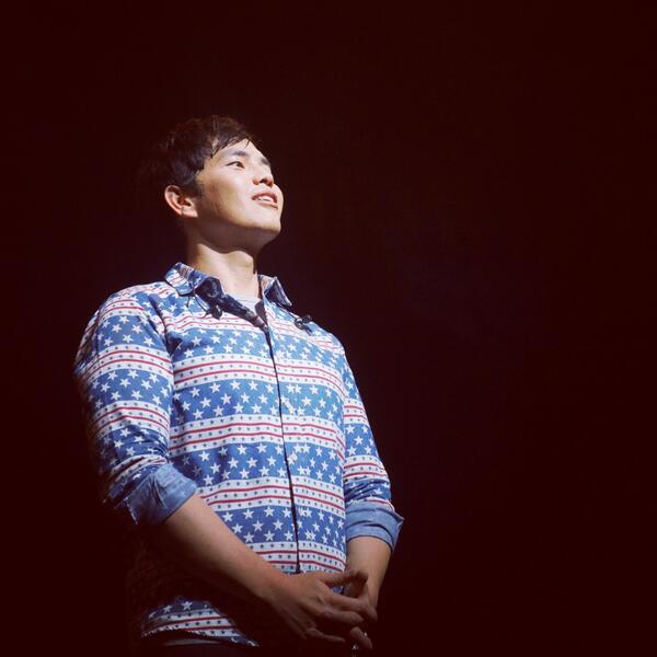 bwowb's tweet photo. 131225 원모어찬스 콘서트 <크리스마스 카드> http://t.co/QmXnyPEekS