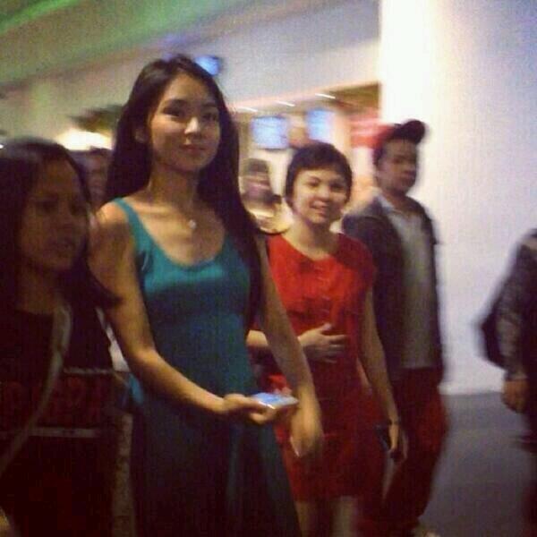 kathnielcaption's tweet image. "@StarCinema: Kathryn Bernardo is ready to watch #PagpagNowShowing for the second time … instagram.com/p/iWBv3QRY_d/"