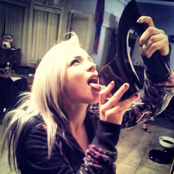 My new cup #heels #highheels #brat #drinking #selfie http://t.co/JuppiY2OpN<a href="/tag/heels"class="tags">#heels</a><a href="/tag/highheels"class="tags">#highheels</a><a href="/tag/brat"class="tags">#brat</a><a href="/tag/drinking"class="tags">#drinking</a><a href="/tag/selfie"class="tags">#selfie</a>