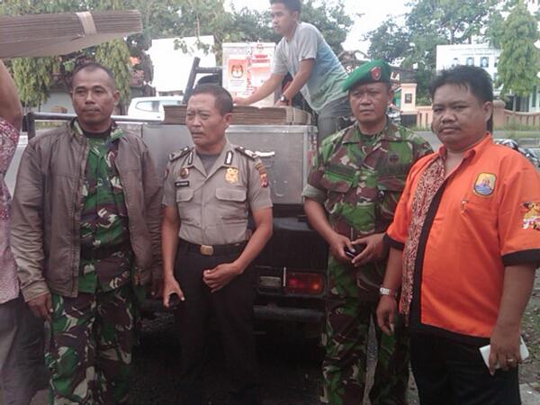 laregrage3's tweet photo. Pilbup putaran ke 2. PPK Kec Suranenggala,logisistik sudah di bagikan ke tiap PSS. http://t.co/9tIMZak2K8