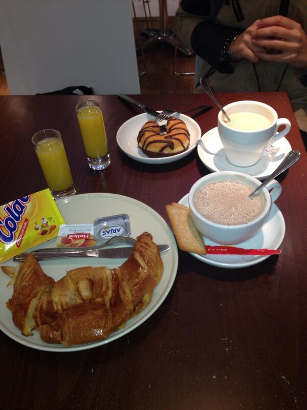 irenelrr's tweet photo. Lo mejor de trabajar, los desayunos @IsaMandi http://t.co/TEd4eNGGOf