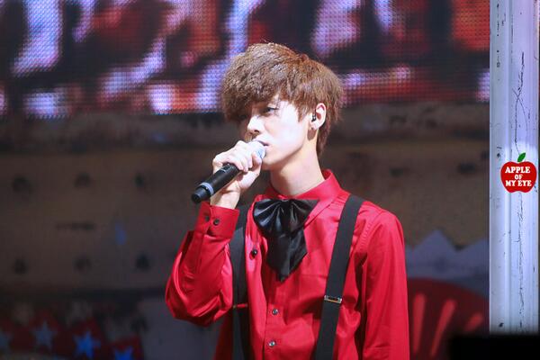 L_APPLEOFMYEYE's tweet photo. 131225 SMTOWN WEEK CONCERT #EXO #LUHAN PIC02 http://t.co/HPgiA7OM15 http://t.co/MK2ngrgutI