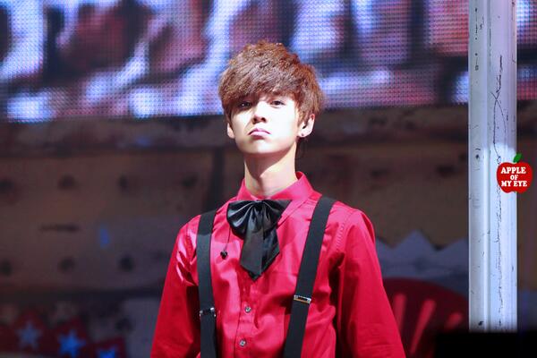 L_APPLEOFMYEYE's tweet photo. 131225 SMTOWN WEEK CONCERT #EXO #LUHAN PIC03 http://t.co/rIJQHurk90 http://t.co/4u304qNqWP