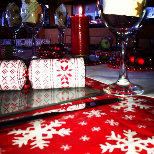 mandyb1422's tweet photo. Table set , looking forward to family Xmas lunch. X x http://t.co/vrWKahzaBo