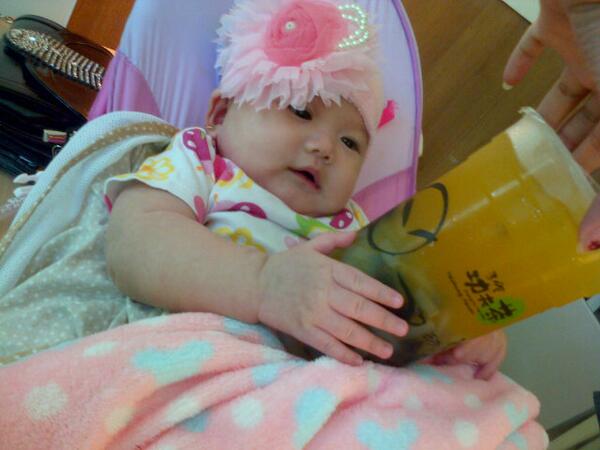 Nathan_Andre82's tweet photo. #baby Charlotte #tea and #relax #midnite time @kungfutea_id tjg duren http://t.co/V3NWjLrPFI