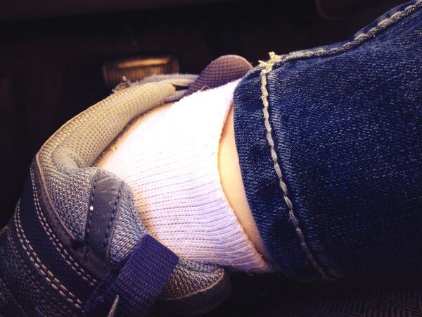 watthefkdyfluff's tweet image. This can seriously ruin my day #shortsocks with pants are the worst. #notthinking