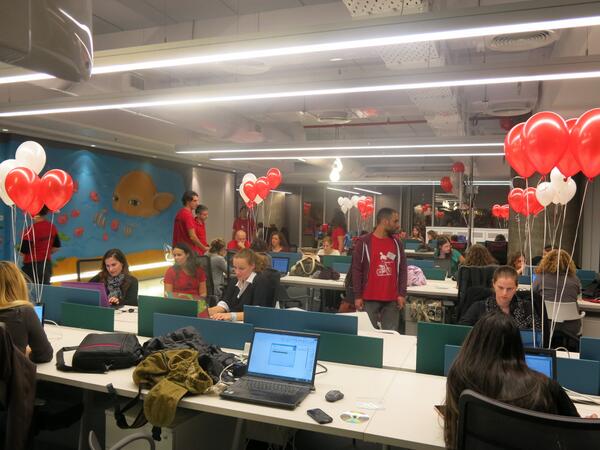 RailsGirlsTLV's tweet photo. Rails Girls TLV installation party is on its way! Have fun :) http://t.co/ae3Y4BXNbo
