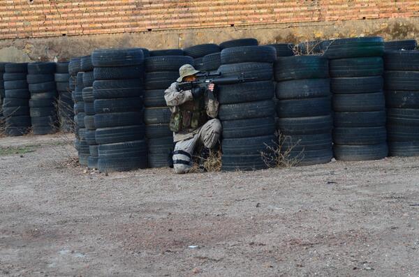 unitskullairsof's tweet photo. #airsoft @omarpitcross21  con su nuevo m16 y nueva mira gamo! http://t.co/xDrm63Omwg