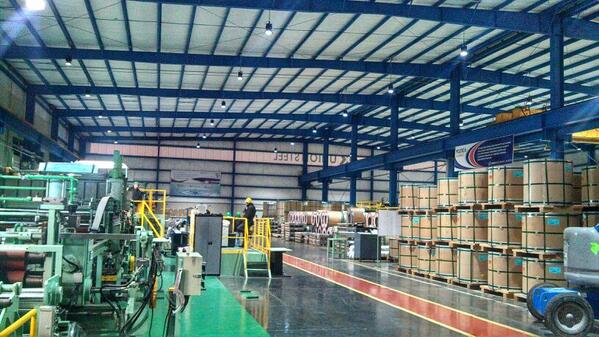 LEDTRONICSMX's tweet photo. UNION STEEL Monterrey estrenando 80 campanas LED de 200W, un ahorro del 50%! http://t.co/PyVSqvWiOO