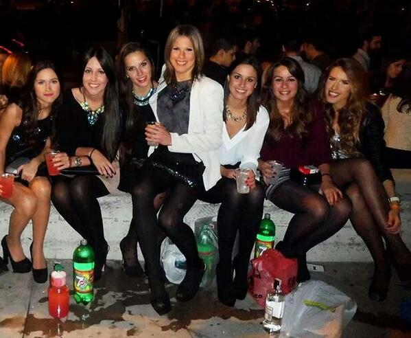 anii92ta's tweet photo. Mis churriss :):) @Beiiserrano @LulaPujol @BeitaGGarcia @simpatrica #pauli #patri http://t.co/9LfnnszQ6x