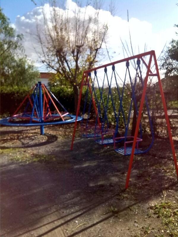 FelipasGarcia's tweet photo. @Los_Palacios0 aquiiiii están los columpios originales del Pajaro¡ aquí sea zollao medio pueblo las roillas¡¡ http://t.co/di7tOQAgDl