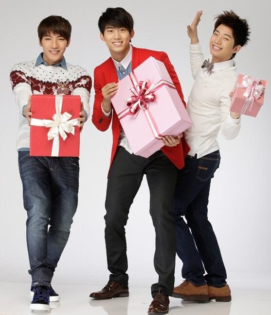 whiteok1111's tweet photo. RT @JUNDYUNUNEO #itsTYday HAPPY BIRTHDAY OK TAECYEON! @taeccool ♥ http://t.co/N9QcSRshfU