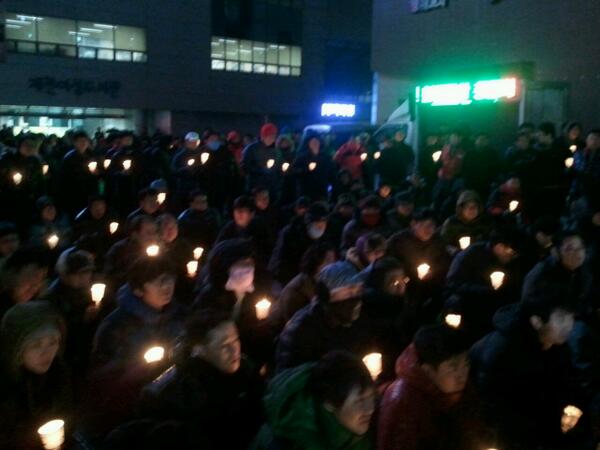 dongjin9164's tweet photo. 제천철도민영화저지 불법선거규탄촛불 http://t.co/AkJMTSXXJv