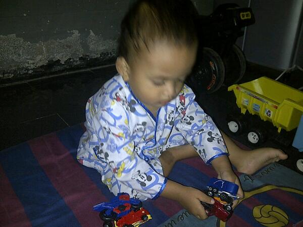 ID_AyahASI's tweet photo. Puk puk RT @betmendemond: ID_AyahASI gmana mau pijat punggung istri klo jam segini anak nya masih melek :)) #begituan http://t.co/SPCtwVnvdN