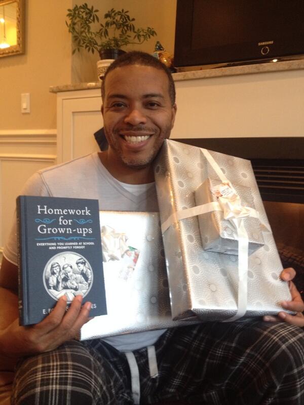 eric_jemison's tweet photo. To all my family and friends, I love you all Merry Christmas!! http://t.co/4CnDkFLRZ1