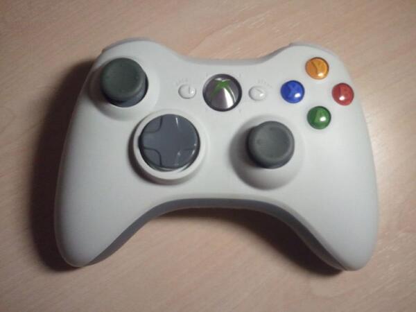 AyudasSports's tweet photo. Sorteamos este mando de xbox 360 RT+Follown !! http://t.co/38YAfnzIvj