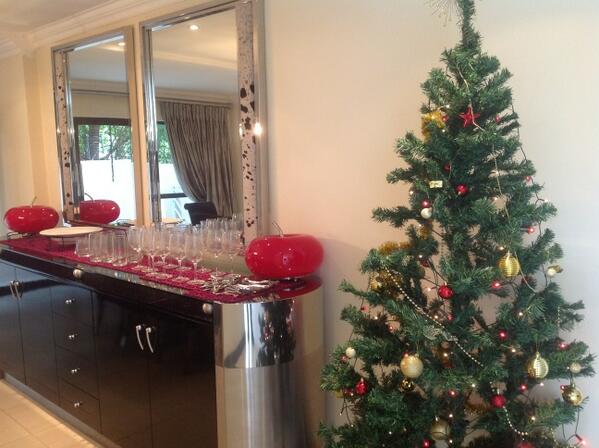 vusimo's tweet photo. Getting ready to host. The traditions we got from parents we pass on to our children. http://t.co/LMCZQVX7qQ