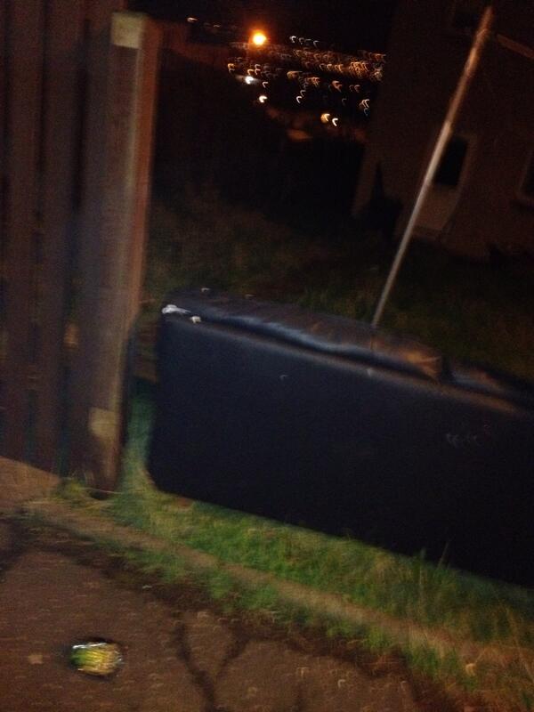 CraigyTheMac's tweet image. Only in Mayfield can a couch be used as a fence #ghettosolutions