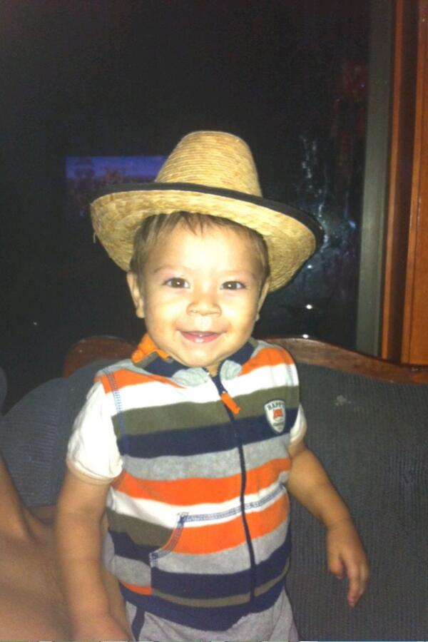 ElizzaJimenez's tweet photo. ¡Om Nom, el monstruito, te desea feliz Navidad! http://t.co/8BLrtXR305