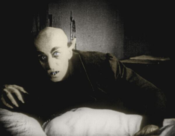 Dejavideo1's tweet photo. Nosferatu. 1922.F.W. Murnau #cineclásico #terror #cine #dejavideo
http://t.co/1OQsa3HO4T http://t.co/1CfmgPao6h
