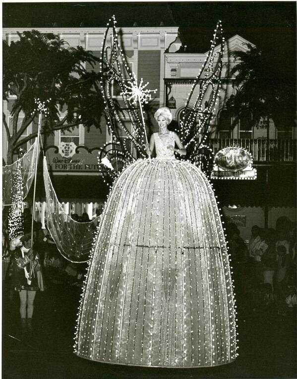 Who remembers going to Disney's Electrical Light parade as a kid? #throwbackthursday