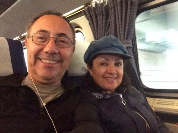 Fernando Arau on X: "Rosalinda y yo en tren rumbo a Orlando pa'conocer a  Mickey http://t.co/CtQnkFkBr2" / X