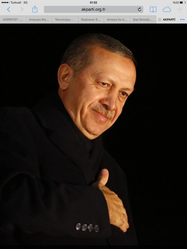 06melihgokcek's tweet photo. BAŞBAKANIMIZIN ANKARA'LILARA BAKARKEN YÜREKTEN VERDIĞI BU SELAM CHP'LİLERİ RAHATSIZ EDER... http://t.co/Kj80GWmIKi