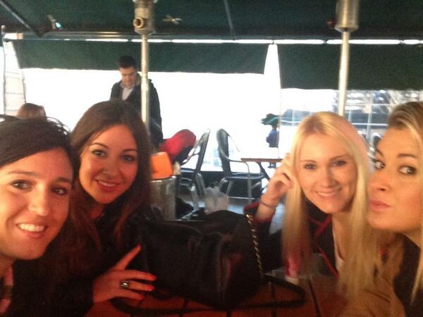graciamm9's tweet photo. Con ellas la vida es mas bonita!!!#osquiero @carolsh64 @PalomaRdzmu @LiliaAndreuH http://t.co/tTE4U2yJ2M