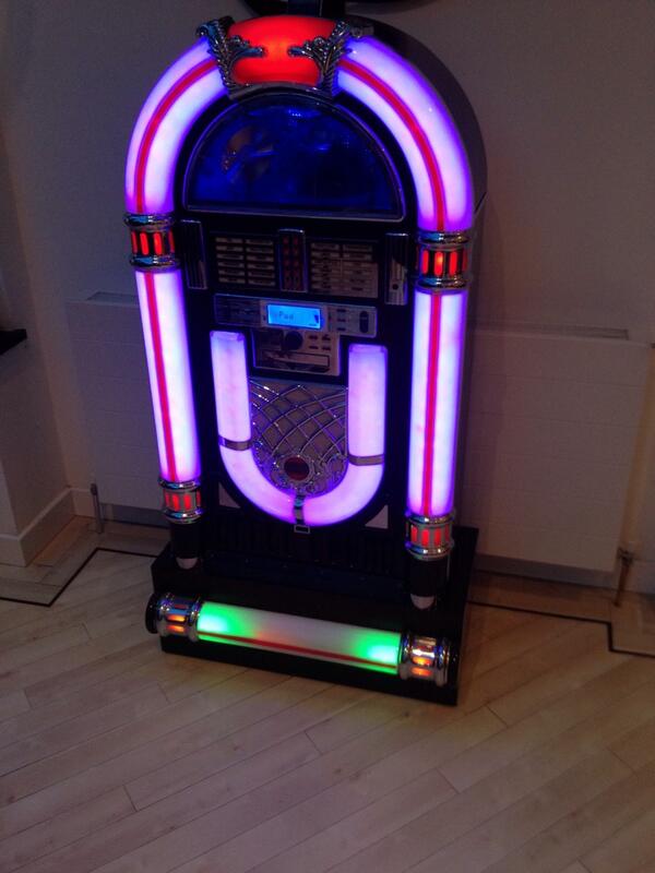 Jakehall89's tweet photo. Is it just my Uncle or do many people have one of these in the dining room... http://t.co/y7Eajk2GOJ