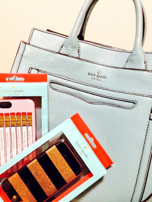 kellywslee's tweet photo. Shop Till I Drop 👛 extra 25% sale items + spend $250, get $75 off or $500, $150 off #kate spade #BoxingDay #toronto http://t.co/Qlsox5NzpJ