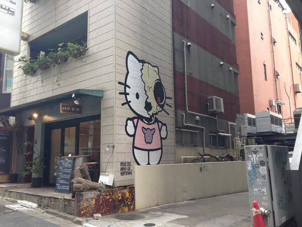 LoftyGoalsNYC's tweet photo. D*FACE hits an alley in  #Tokyo, Japan: http://t.co/LG1yoxfD6h