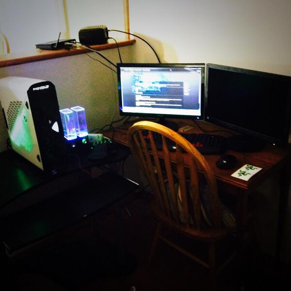 tdaawggg's tweet image. I am super happy with my gaming setup right now #gaming #pc #doublemonitor #ibuypower #revolt