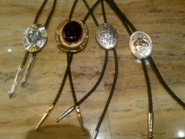 NewsDarrellX's tweet image. #Men's #Style #dressingsharp RT @BrunoMars: Step yo Bolo tie collection up player!
