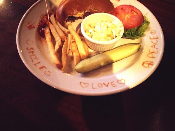 ohshytitzgyna's tweet image. She wasn't that hungry, bored with her family and a little artistic.  Gotta love teenagers. #lunchshift